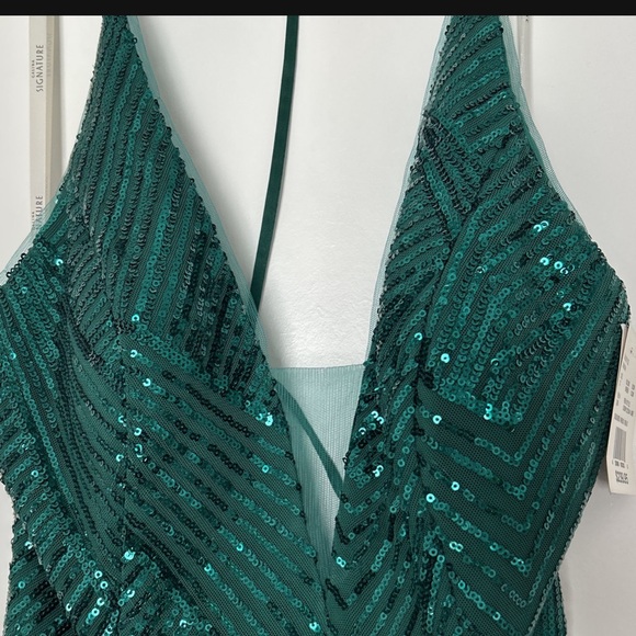 Formal long gown - Picture 2 of 4